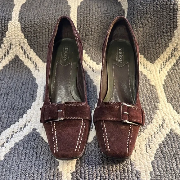 AEROSOLES Brown Suede Heels with Buckle - Picture 1 of 9